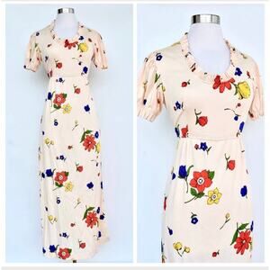 1970s Hippie Boho Floral Print Ruffle Maxi Dress / Small
